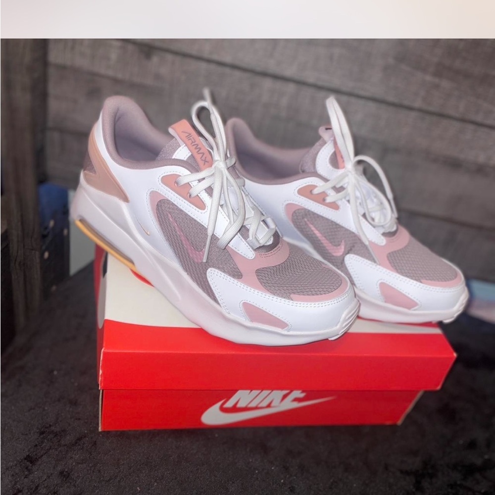 Air Max Sneakers.
